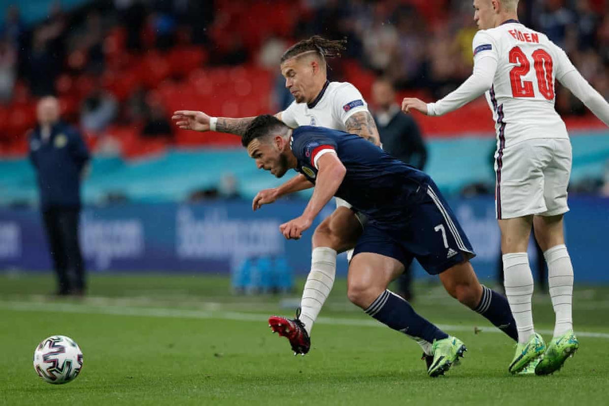 Sự quyết liệt, máu lửa luôn có trong trận derby Vương quốc Anh.