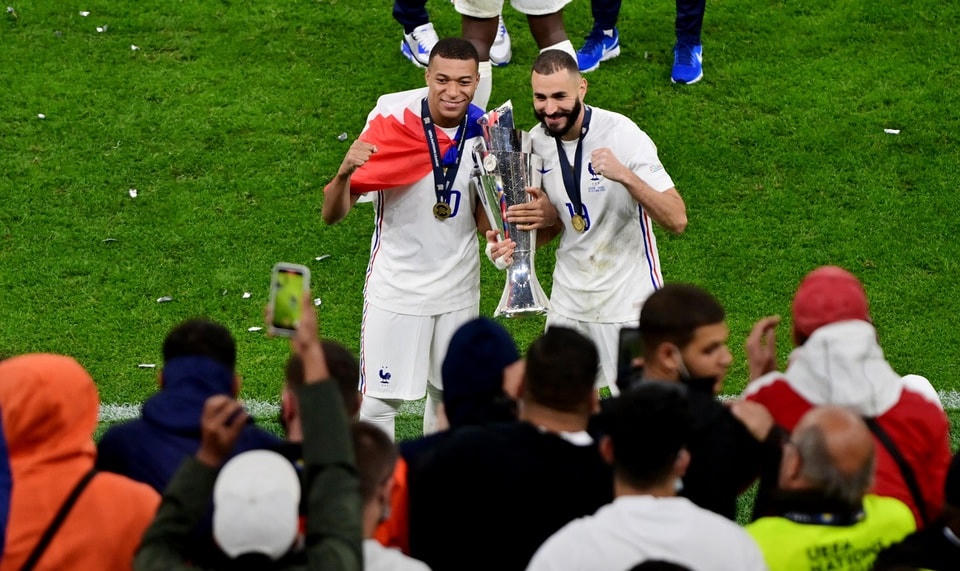 Mbappe và Benzema ghi bàn giúp Pháp vô địch.