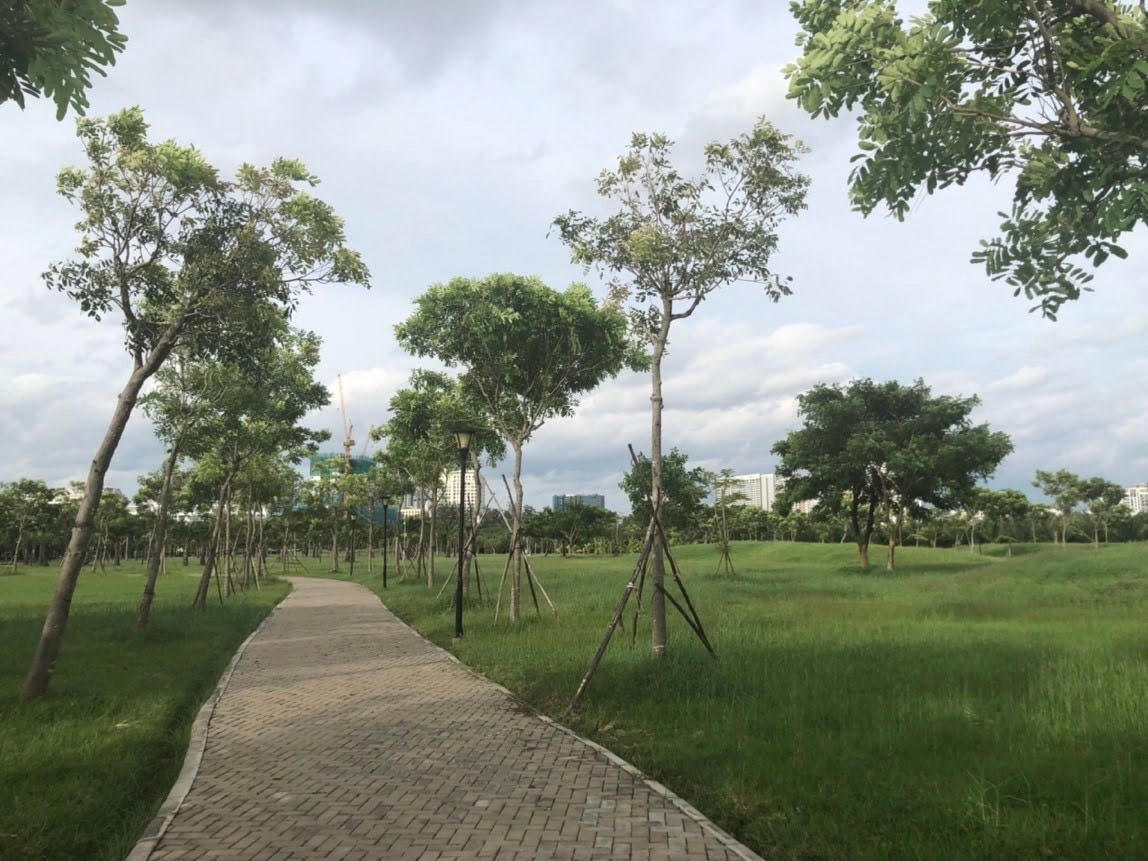 Công viên nội bộ nhiều khu chung cư vẫn chưa cho phép người dân đi lại, tập thể dục
