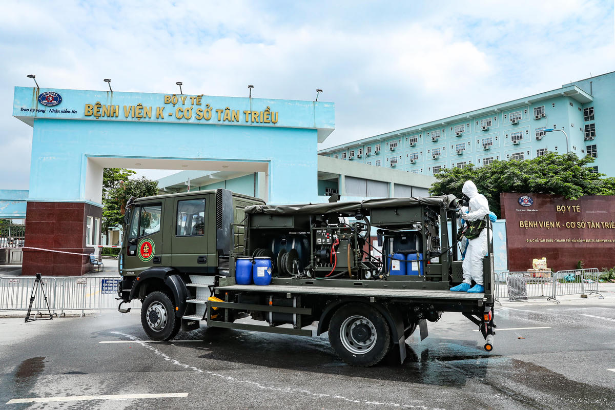 Hà Nội căng mình chống dịch