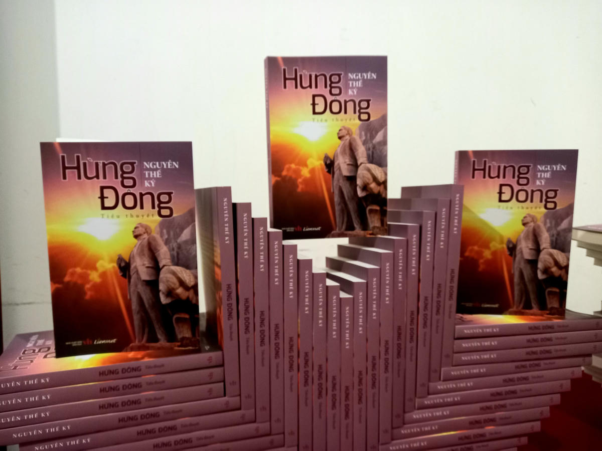 Hình tượng người chiến sĩ qua tiểu thuyết 'Hừng đông'