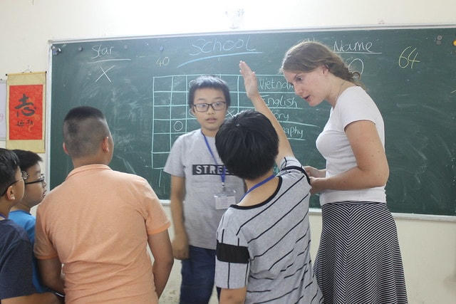 Học sinh tiểu học tại Hà Nội trong giờ học tiếng Anh.