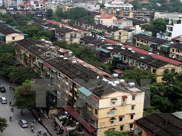 Hà Nội vẫn còn nhiều chung cư cũ xuống cấp cần sớm được sửa chữa, xây mới.