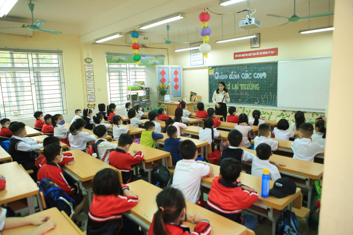 : Nhằm đảm bảo song song giữa dạy học và phòng chống dịch, nhà trường đã mua sắm bổ sung các trang thiết bị theo yêu cầu của y tế cũng như các phương án diễn tập khi nhà trường có F0, F1.