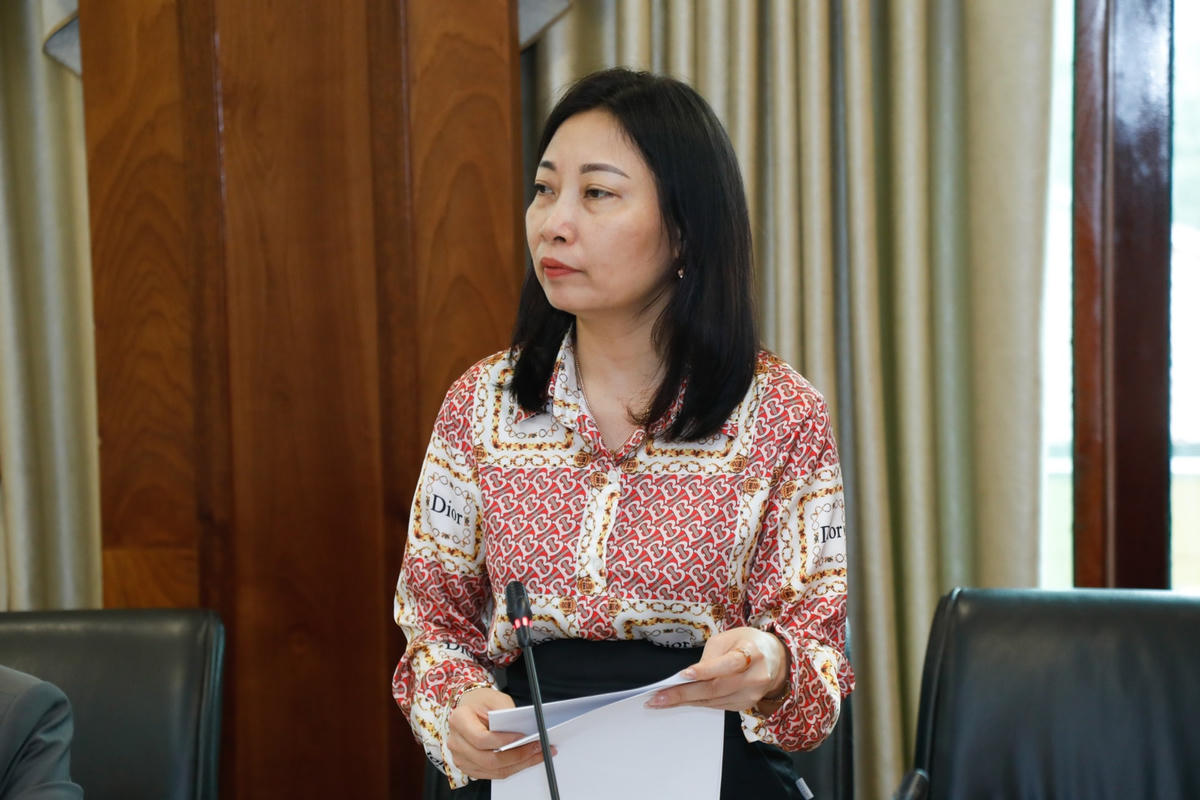 Phó Trưởng ban Phong trào Nguyễn Thị Hồng Thương thông tin về kết quả bước đầu rà soát hồ sơ công nhận sáng kiến, ý tưởng mới tiêu biểu.