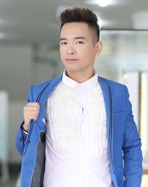 Sau khi trở về nước, Việt Quang có ý định sẽ trở lại đường đua showbiz, thế nhưng sau đấy anh phải nhập viện điều trị bệnh viêm phổi. 