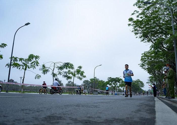 Sự kiện góp phần lan toả thông điệp bảo vệ môi trường, giúp thành phố Huế ngày càng xanh sạch sáng. Ảnh: Lê Đình Hoàng.