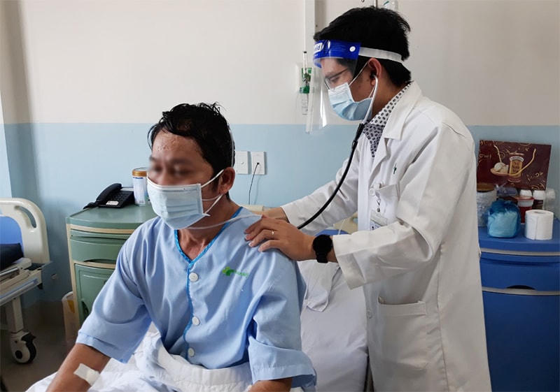 Thăm khám cho bệnh nhân bị di chứng hậu Covid-19 Bệnh viện Quốc tế Hoàn Mỹ Đồng Nai.  