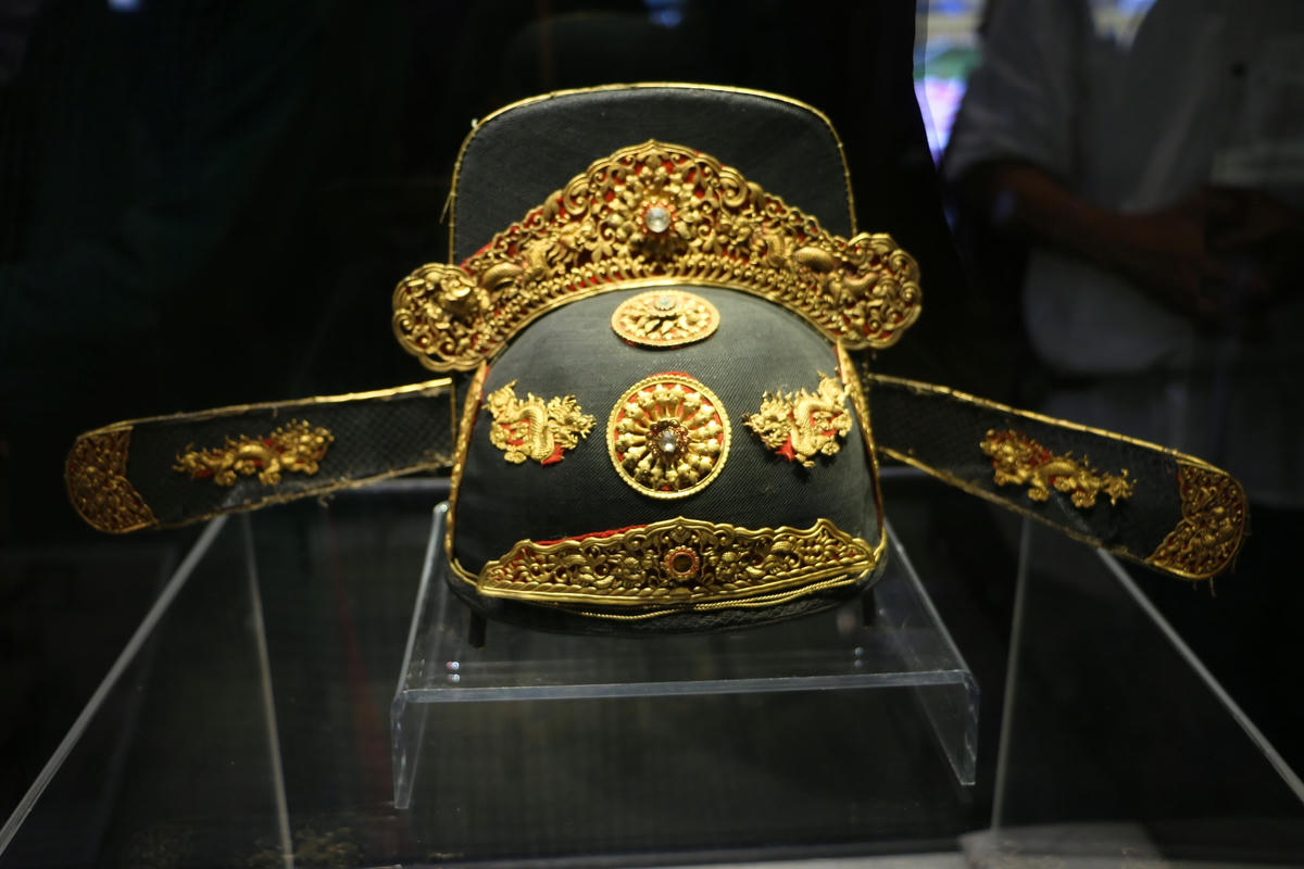 Sự trở về của chiếc mũ quan đại thần và áo Nhật bình cung tần triều Nguyễn đã bổ sung vào nguồn cổ vật của một bảo tàng vốn có bề dày lịch sử gần 100 năm gắn bó mật thiết với quần thể kiến trúc cung đình Huế.