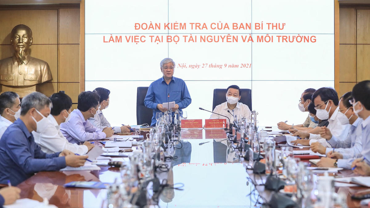 Quang cảnh buổi làm việc.
