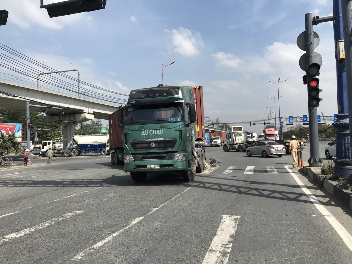 Xe container cán chết một phụ nữ. Ảnh TL.