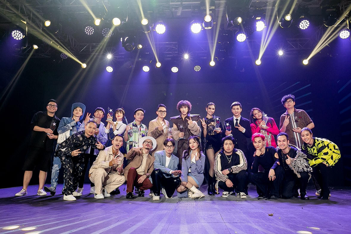 Các team trong đêm chung kết.