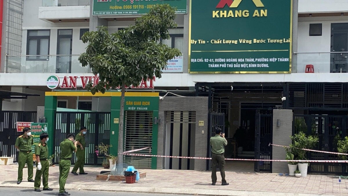 Công an khám nghiệm hiện trường. Ảnh: TL.