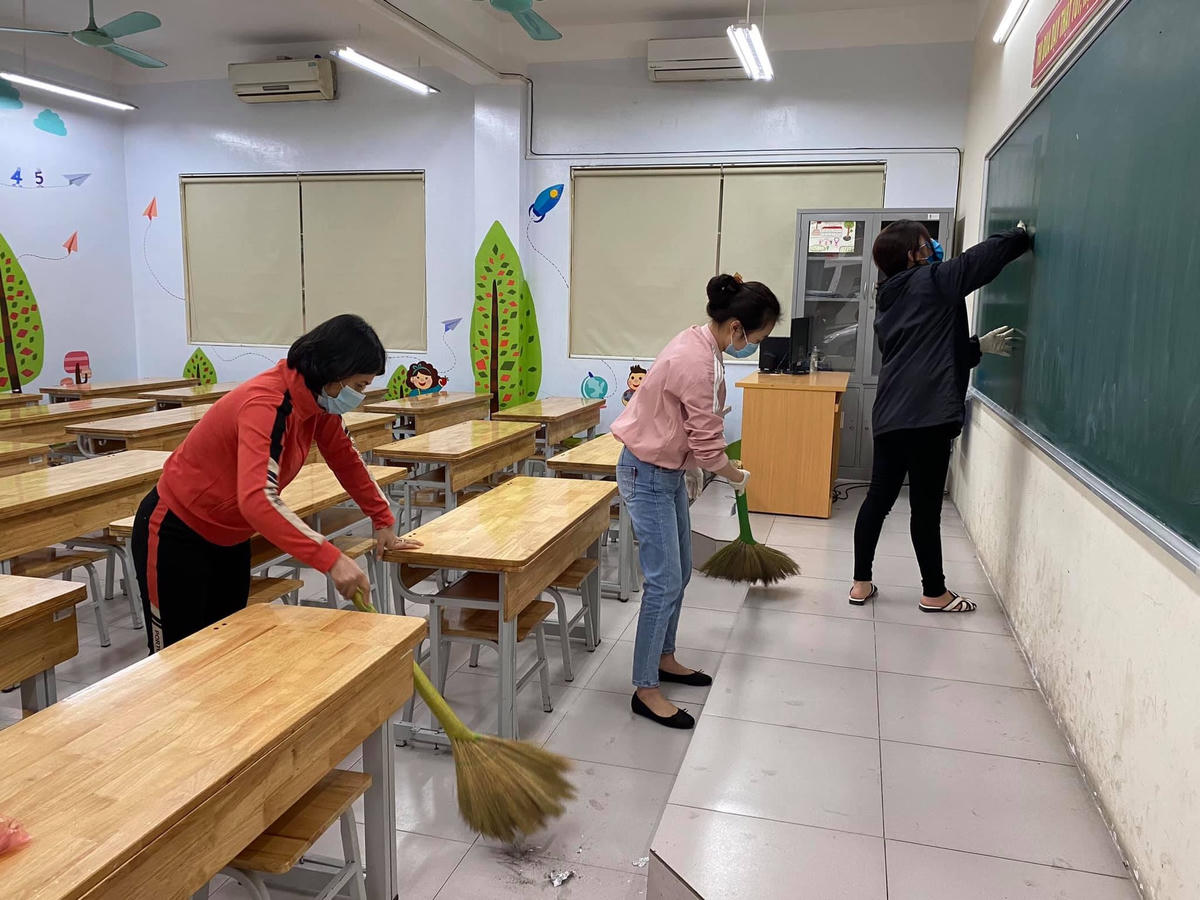 Các trường học Hà Nội chuẩn bị điều kiện để đón học sinh trở lại trường. Ảnh: Ngọc Thủy.