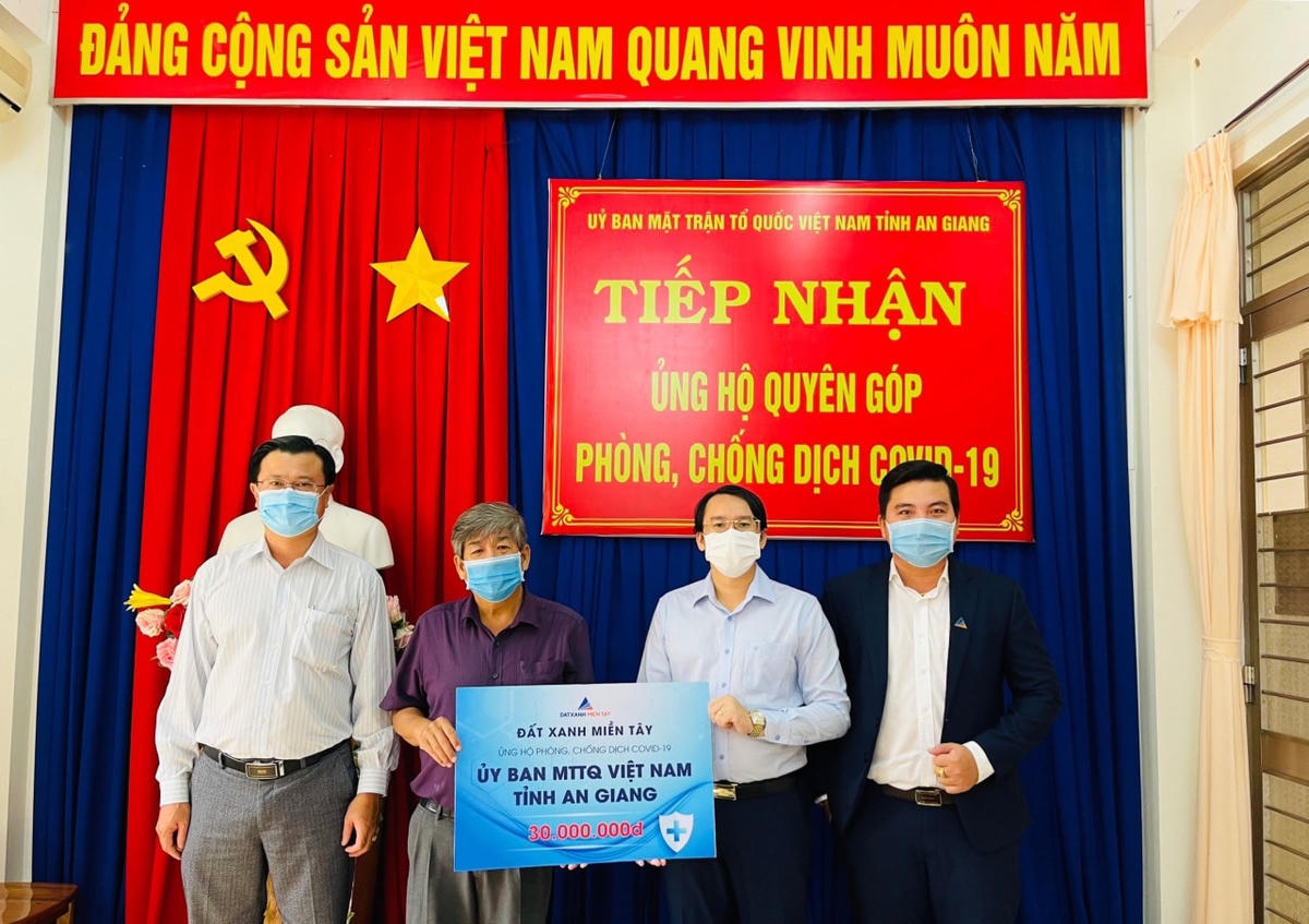 Mặt trận An GIang tiếp nhận nguồn hỗ trợ từ Đất Xanh Miền Tây.