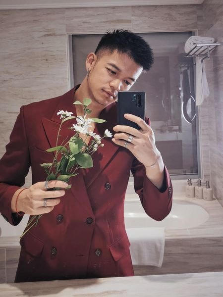Trọng Hiếu đăng hình thả thính: "Anh sẽ gặp mẹ em vào Chủ Nhật. Và chúng mình sẽ yêu thật nhiều vào thứ 2".