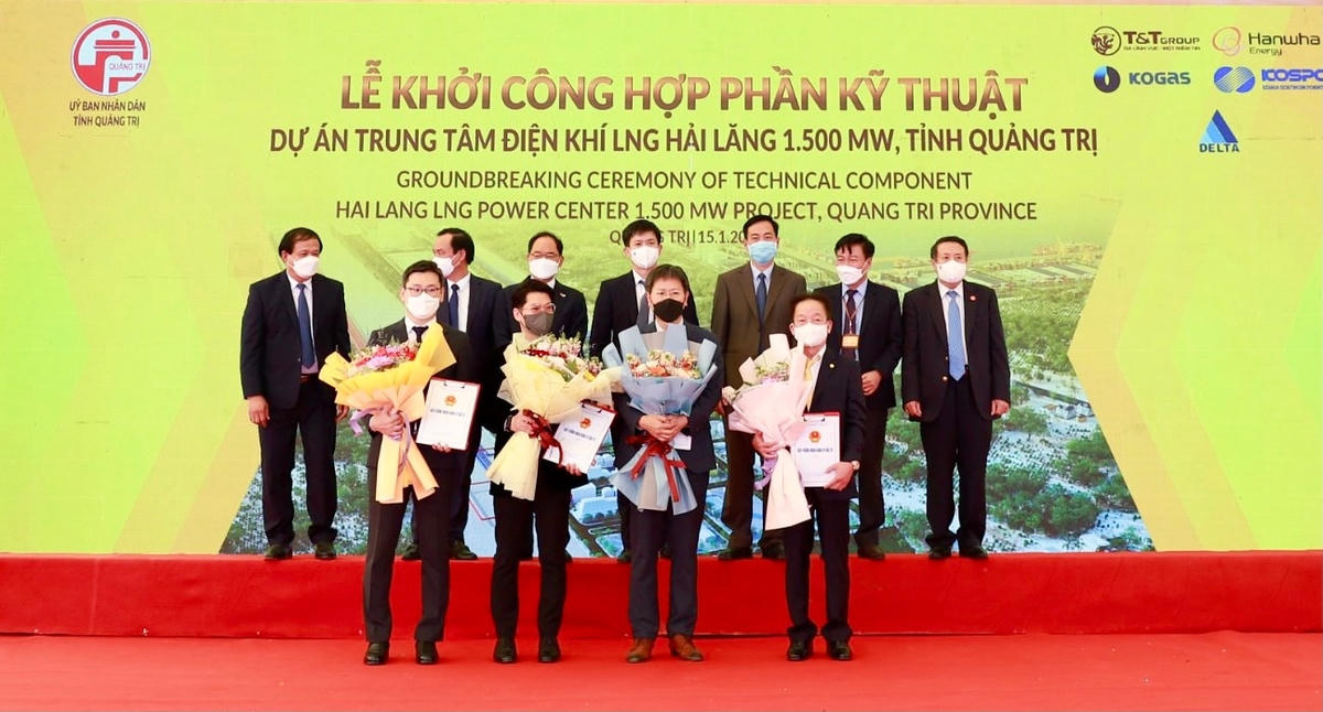 Ban Quản lý Khu kinh tế tỉnh Quảng Trị trao Giấy chứng nhận đăng ký đầu tư, chấp thuận Tổ hợp nhà đầu tư gồm: Tập đoàn T&T Group và các nhà đầu tư đến từ Hàn Quốc: Công ty Cổ phần Năng lượng Hanwha (HANWHA), Tổng Công ty Điện lực Nam Hàn Quốc (KOSPO), Tổng Công ty Khí Hàn Quốc (KOGAS).