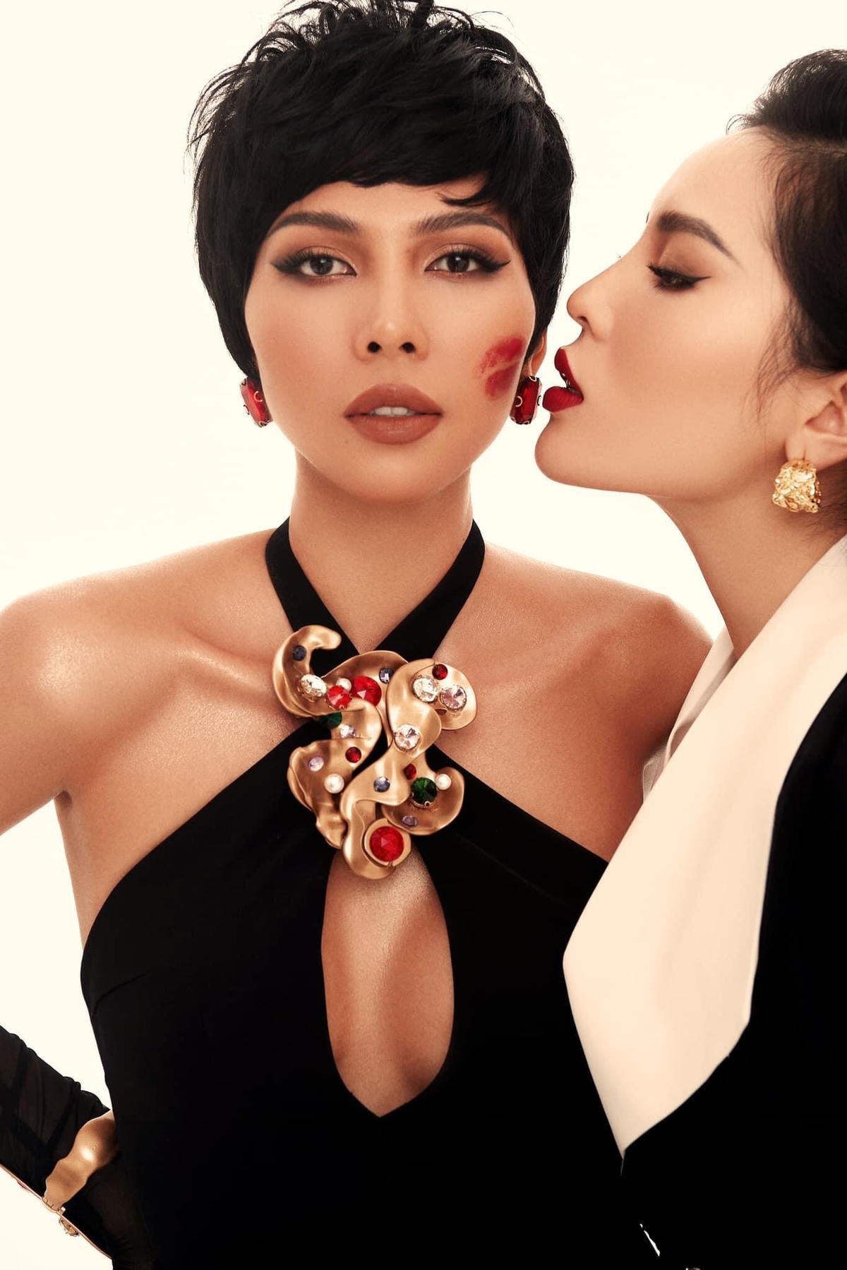 Minh Triệu - Kỳ Duyên sexy, nóng bỏng trong bộ ảnh mới.