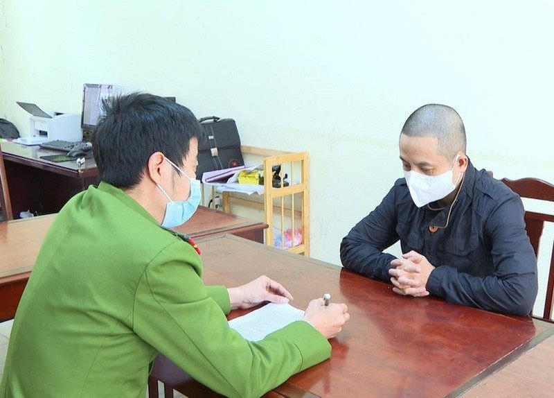 Lê Tuấn Phong tại cơ quan công an.