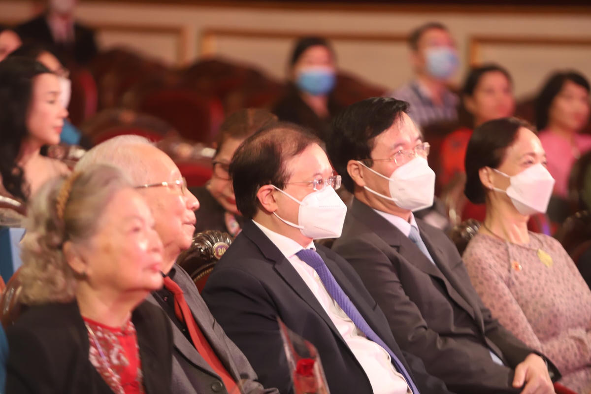 Các đại biểu dự buổi lễ. (ảnh: Quang Tấn).