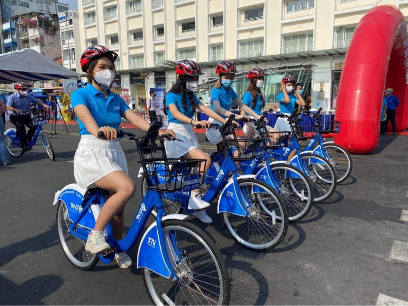Xe đạp lần đầu tiên xuất hiện ở trung tâm TP HCM giúp người dân có thêm lựa chọn di chuyển.
