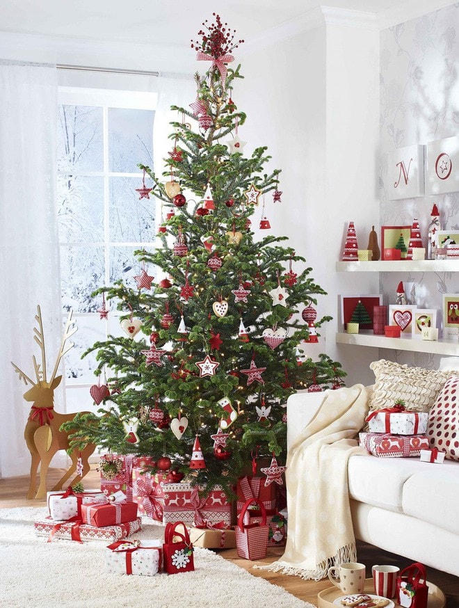 [ẢNH] Trang trí cây thông Noel lộng lẫy trong đêm Giáng sinh