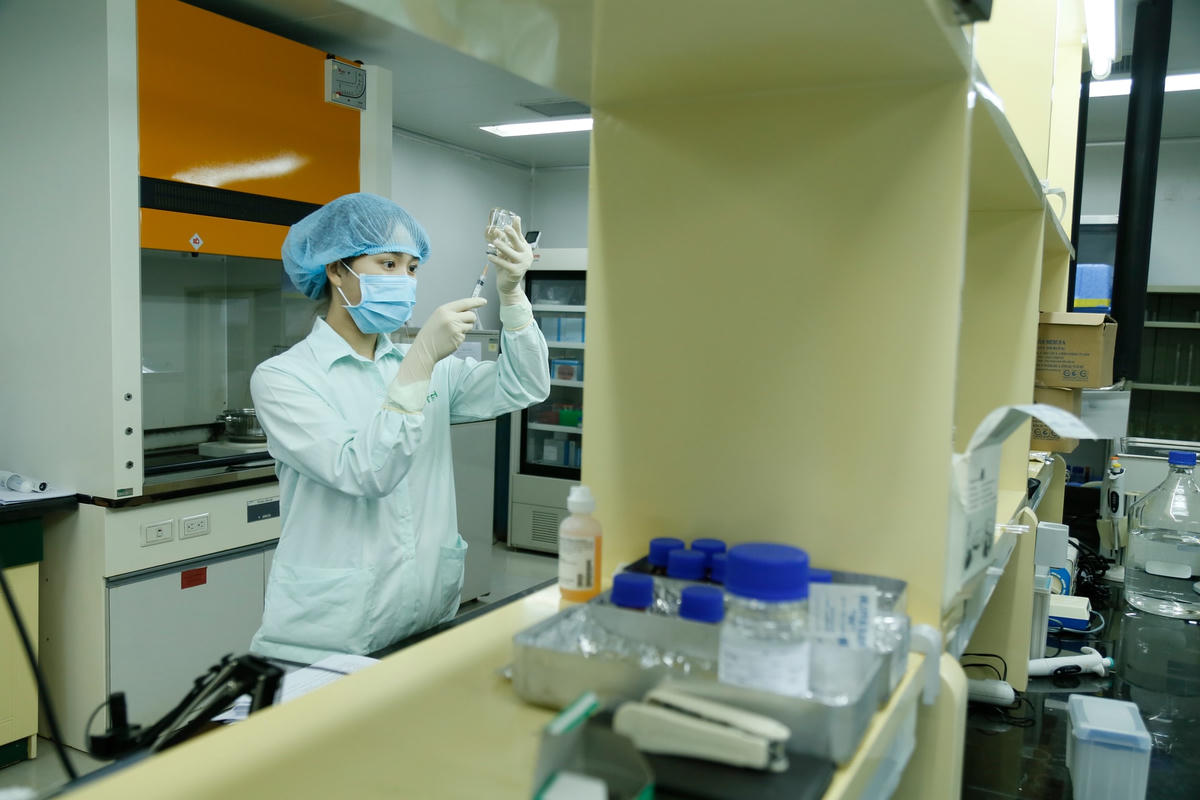 Việt Nam đẩy nhanh tiến độ điều chế vaccine ngừa Covid-19. Ảnh: Quang Vinh.
