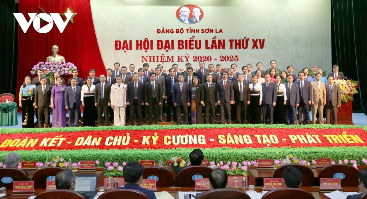 Ban chấp hành Đảng bộ tỉnh Sơn La khóa XV ra mắt Đại hội.