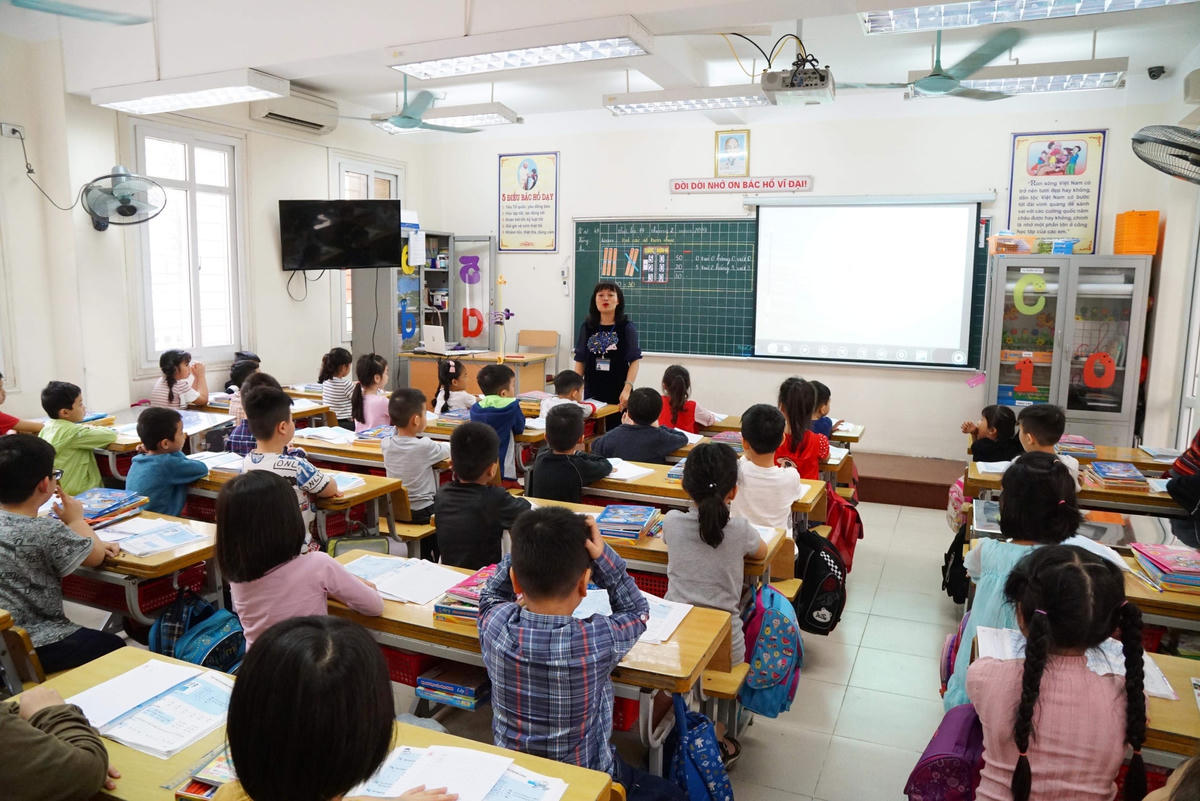 Giáo dục phải bắt nguồn từ tình thương đặc biệt với những học sinh. Ảnh: Quang vinh.