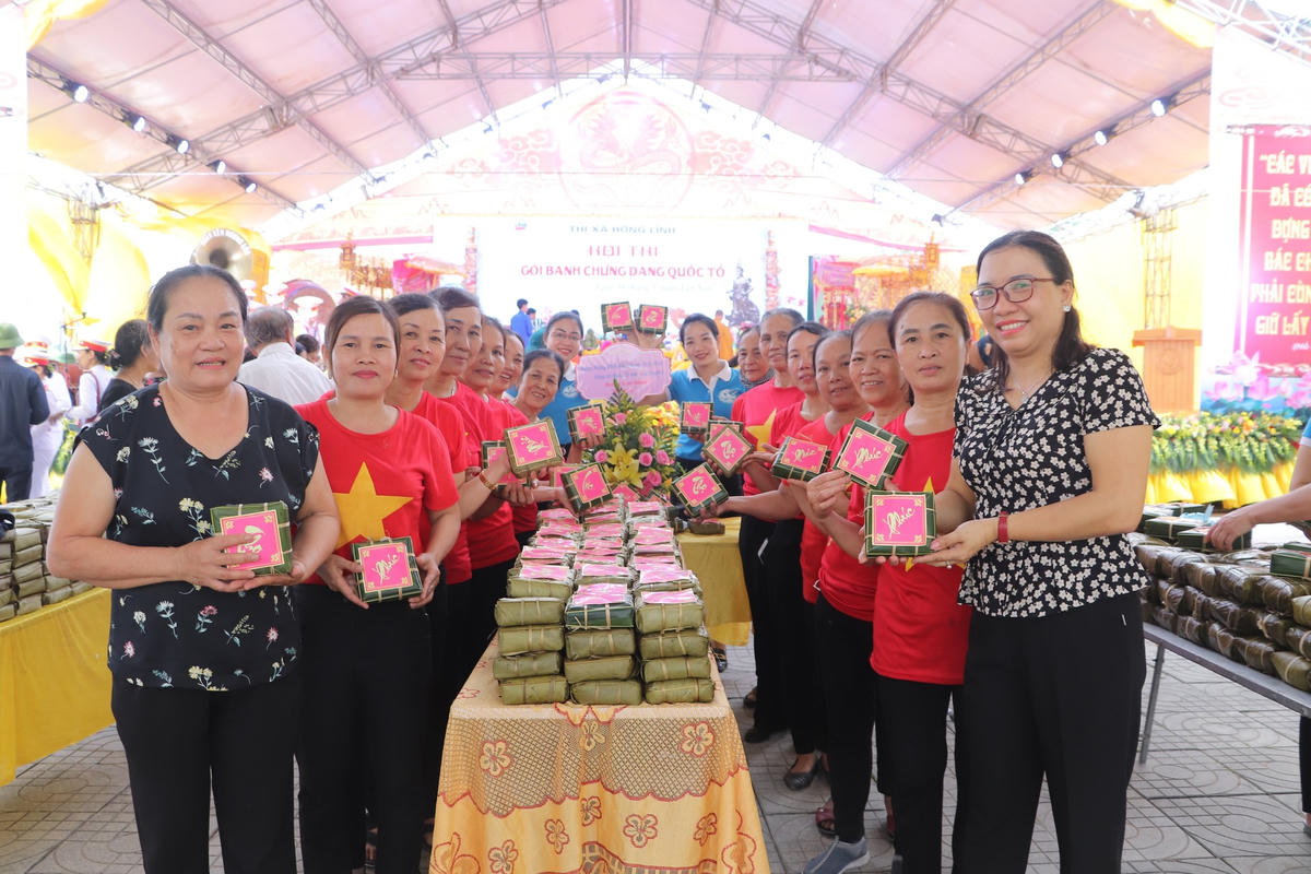 Thi gói bánh chưng tại Lễ giỗ Tổ Hùng Vương năm 2021.