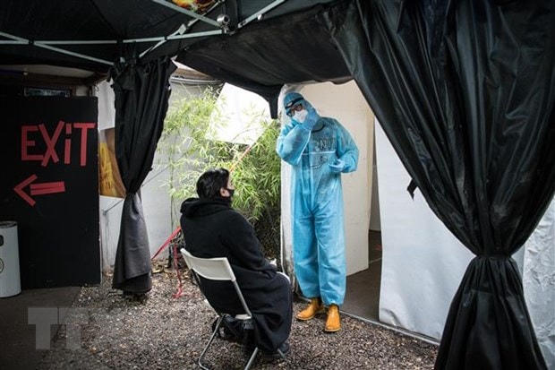 Một điểm lấy mẫu xét nghiệm Covid -19 tại Berlin, Đức ngày 23/12/2020. Ảnh: AFP/TTXVN.  