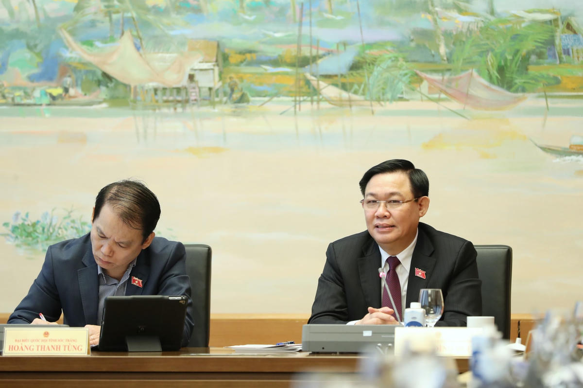 Chủ tịch Quốc hội Vương Đình Huệ tại phiên họp tổ hôm 22/10.
