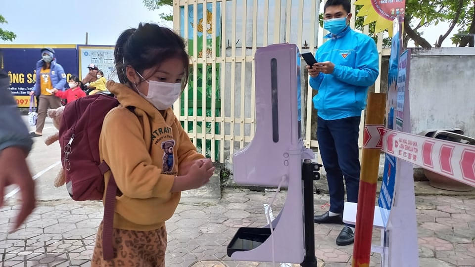 Nhằm thích ứng linh hoạt với dịch Covid-19, bảo đảm quyền lợi tốt nhất cho học sinh, Sở Giáo dục & Đào tạo Nghệ An đã chỉ đạo phòng Giáo dục các huyện, thành thị khẩn trương chuẩn bị các điều kiện để tổ chức dạy học trực tiếp vào ngày 4/4/2022.