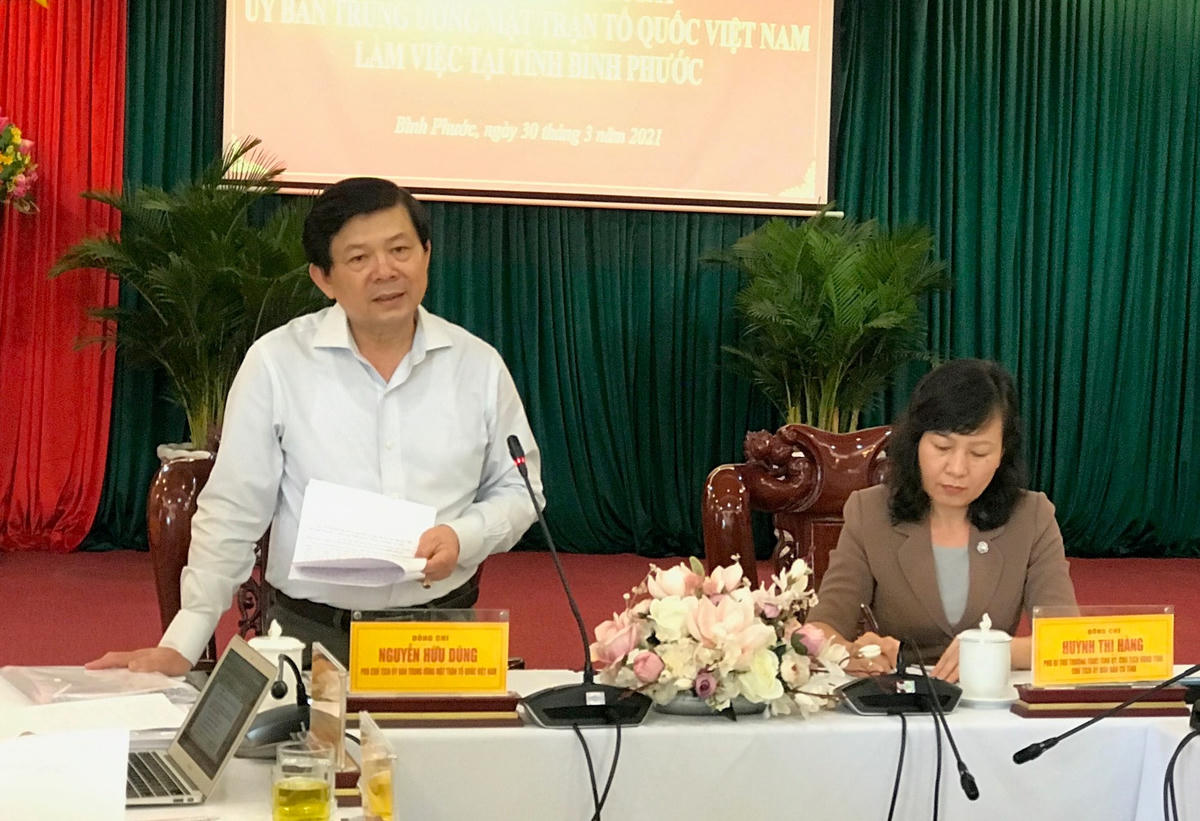Phó Chủ tịch Nguyễn Hữu Dũng mong muốn tỉnh Bình Phước làm tốt hơn nữa công tác chuẩn bị để ngày bầu cử đảm bảo đúng luật, dân chủ, tiết kiệm và trật tự an toàn.