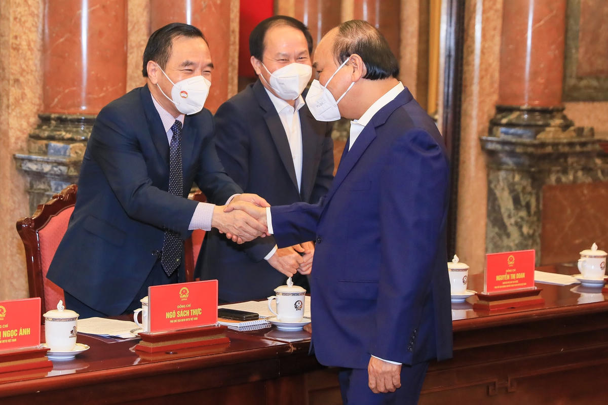 Chủ tịch nước Nguyễn Xuân Phúc và các đại biểu tham dự.