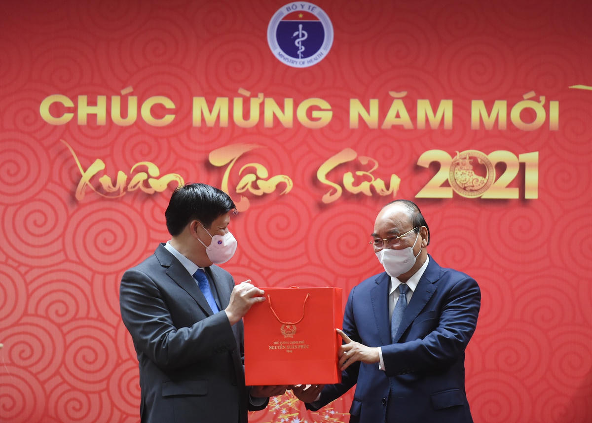Thủ tướng Nguyễn Xuân Phúc đã tới thăm, làm việc và chúc Tết Bộ Y tế. Ảnh: VGP/Quang Hiếu.