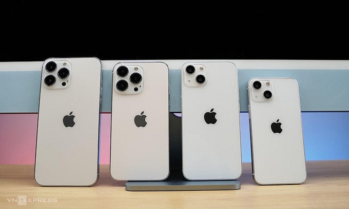 Mô hình được cho là của iPhone 13. Ảnh: Lưu Quý.