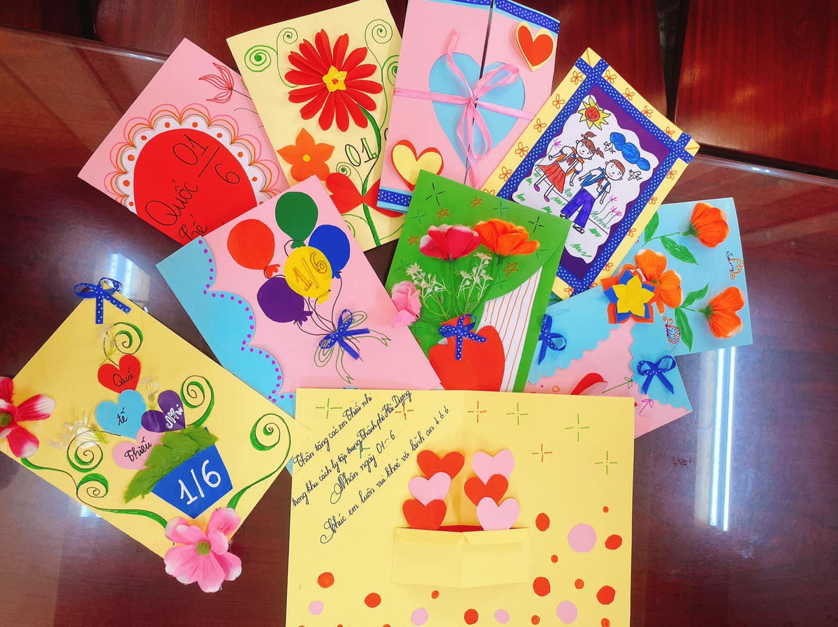 Thành đoàn Hải Dương thức đêm để chuẩn bị quà cho các em nhỏ trong khu cách ly