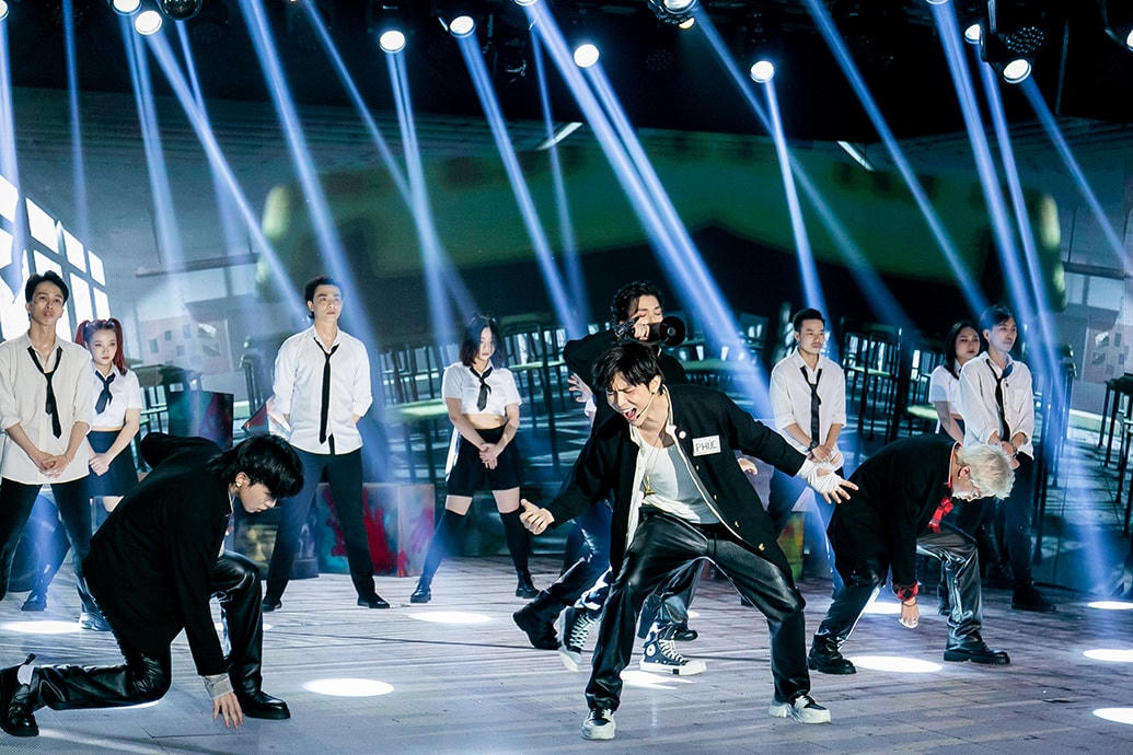 Với 5 giọng hát mang 5 màu khác nhau cùng vũ đạo điêu luyện trên sân khấu, Uni5 chiếm trọn cảm tình của khán giả.