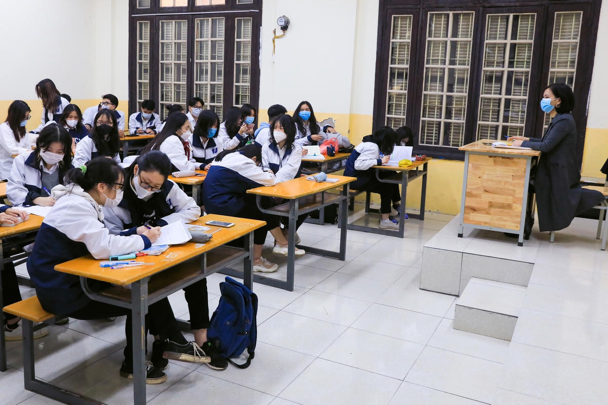 Đây là năm học cuối cấp của các em học sinh khối 12 nên việc quay trở lại trường học trực tiếp là điều rất quan trọng với các em để chuẩn bị bước vào kỳ thi tốt nghiệp.