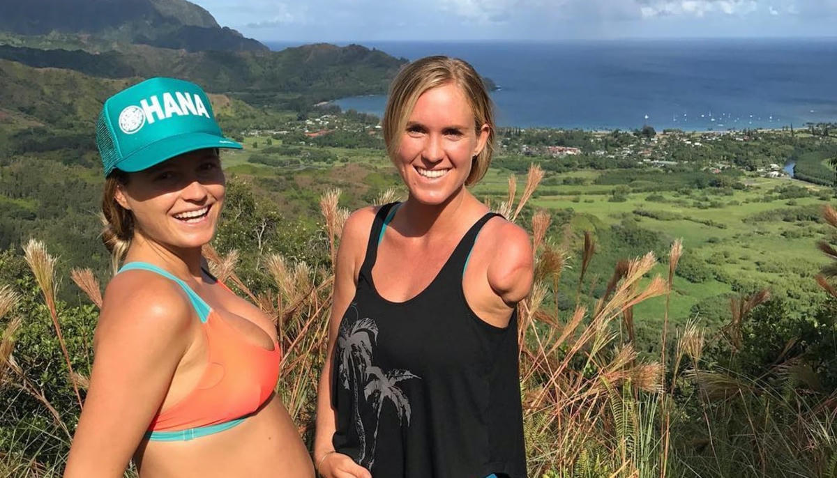 Vào năm 2011, bộ phim Soul Surfer dựa trên câu chuyện có thật về Bethany Hamilton đã được ra mắt khán giả. Và trong phim, nhân vật Alana Blanchard do nữ diễn viên Lorraine Nicholson thể hiện. Nguồn: TS.
