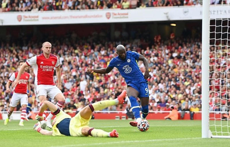Lukaku ghi bàn cho Chelsea chỉ sau 15 phút ra mắt.