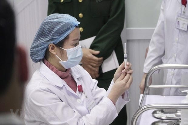 Trong sáng mai, 3 tình nguyện viên đầu tiên sẽ được tiêm vaccine Nanocovax liều cao nhất. Ảnh: Hiếu Hoàng/Vietnam+.