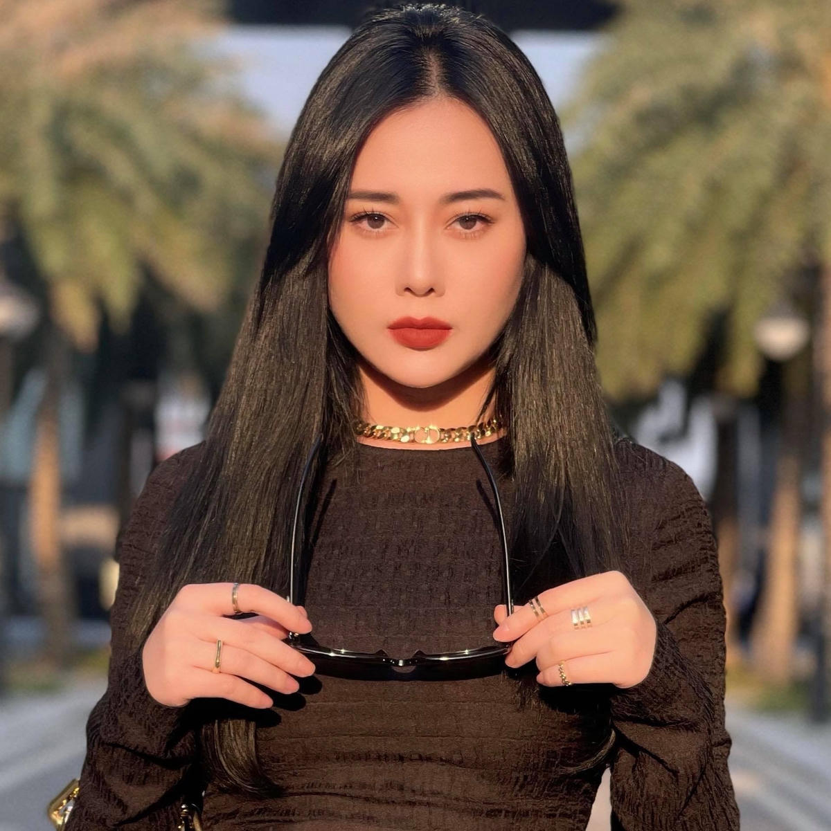 Thời trang của Phương Oanh gây ra nhiều tranh ãi song nữ diễn viên đã có một vai diễn ấn tượng. 