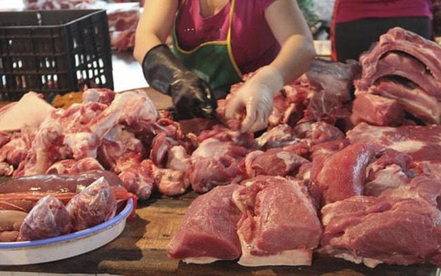 Giá thịtlợn tại các chợ vẫn cao.