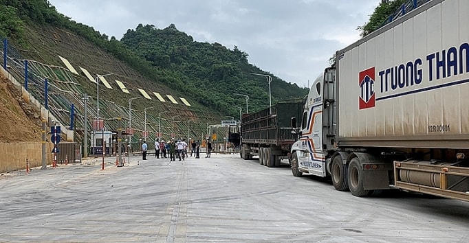 Bộ Công Thương khuyến cáo các DN xuất khẩu hàng hóa chuyển nhanh sang hình thức chính ngạch.
