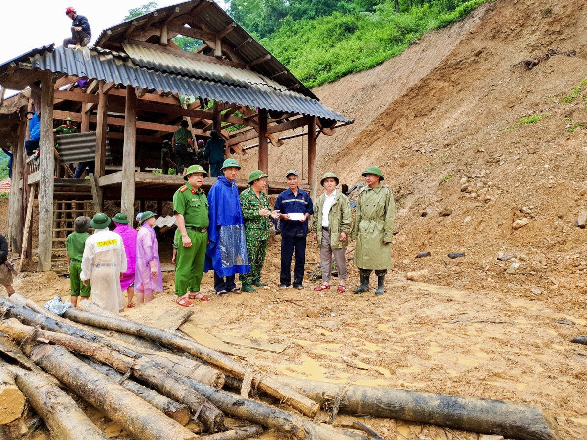 Hiện nay, huyện Kỳ Sơn đã di dời gần 300 hộ dân tại các xã có nguy cơ sạt lở núi.