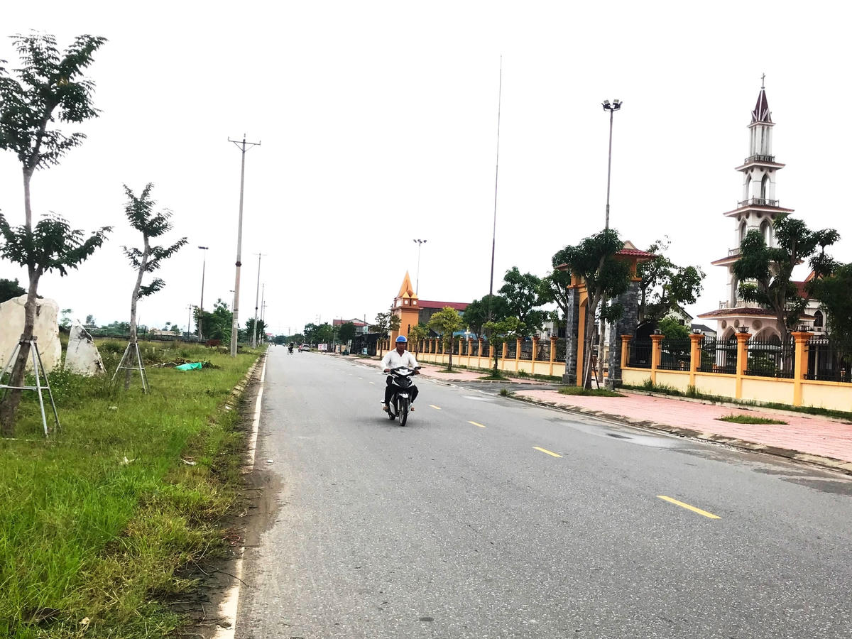 Bà con giáo dân ở giáo xứ An Nhiên xã Thạch Hạ, TP Hà Tĩnh tích cực xây dựng NTM