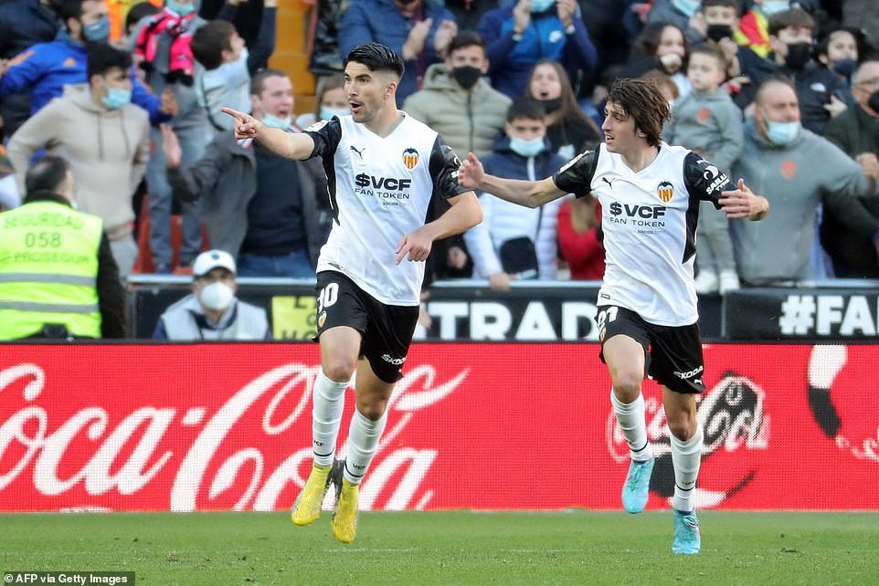 Valencia chỉ có được bàn thắng danh dự của Carlos Soler.