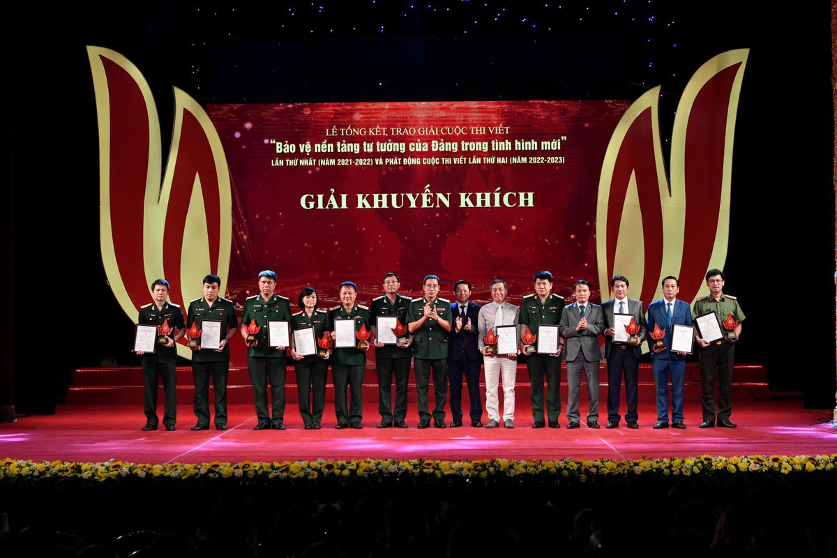Trao giải Khuyến khích.